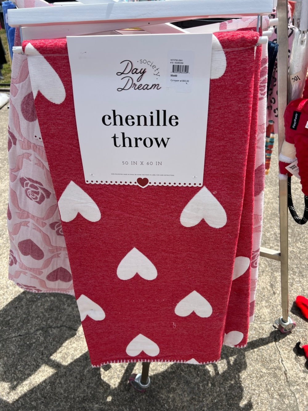 Day Dream Chenille Throw - Red with White Hearts